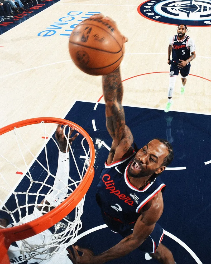 开云网址-战神卡归位！快船官方晒伦纳德今日的扣篮照与球迷分享