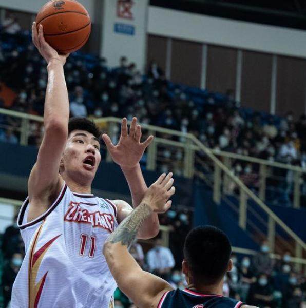 kaiyun-2021级新秀登场即惊艳 新人集体爆发还应理性看待